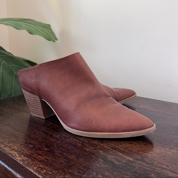 Universal Thread Shoes - VGUC Brown Faux Leather Heeled Mule - Universal Thread - Size 10